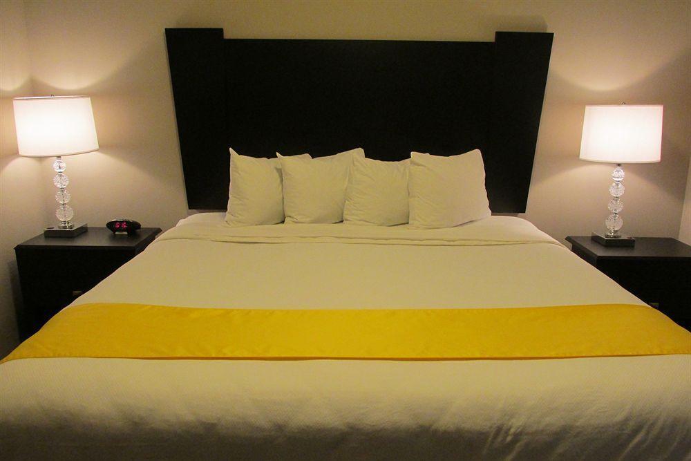 Okoboji Inn & Suites Milford Bagian luar foto